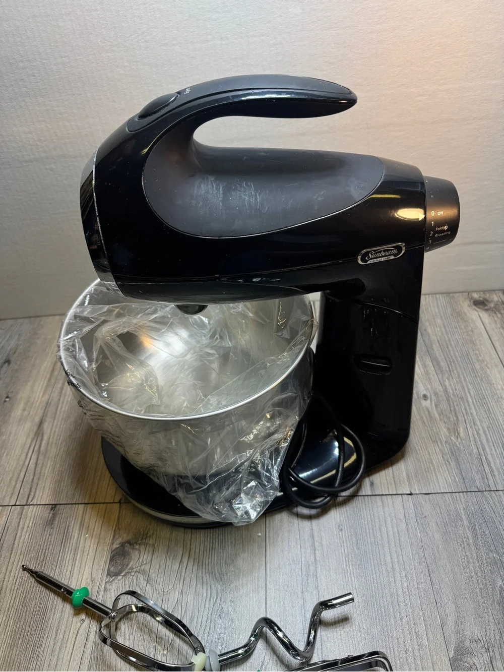 Sunbeam Mixmaster Heritage Series Black Stand Mixer w/Bowl & Beaters Open Box